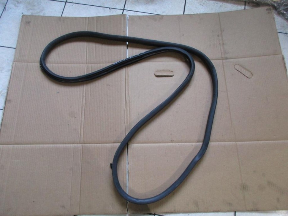 Уплотнитель дверного проема ( на кузове ) MERCEDES-BENZ M-класс W166 (2011 - 2015) фото 1 — Разборка Мерседес