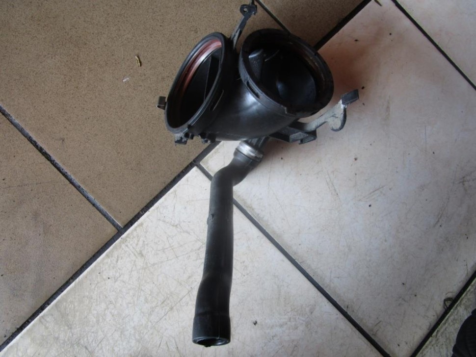 Патрубок воздушный MERCEDES-BENZ C-класс W204/S204 (2006 - 2011) фото 1 — Разборка Мерседес
