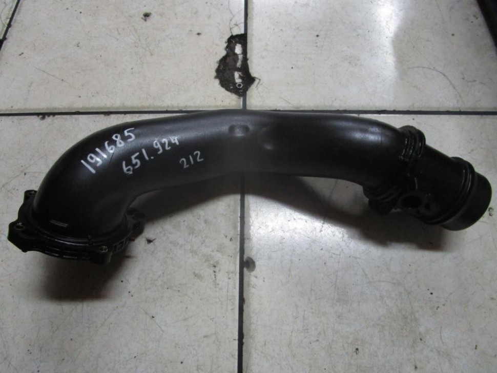 Патрубок впускного коллектора MERCEDES-BENZ E-класс W212/S212/C207/A207 (2009 - 2013) фото 1 — Разборка Мерседес