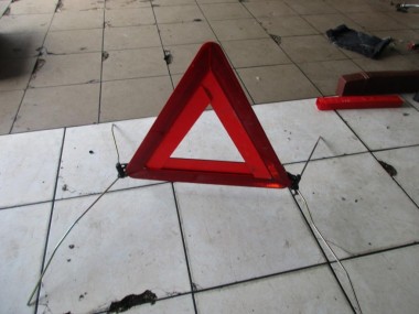 Знак аварийной остановки MERCEDES-BENZ — Разборка Мерседес