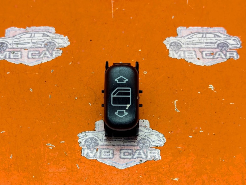 Кнопка стеклоподъемников MERCEDES-BENZ E-класс W210/S210 (1995 - 1999) фото 1 — Разборка Мерседес