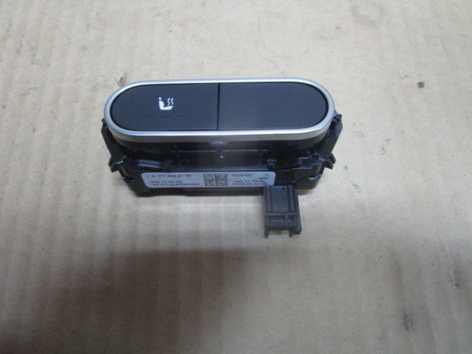 Кнопка обогрева сидений MERCEDES-BENZ A-класс AMG W177 (2019 - 2023) фото 1 — Разборка Мерседес