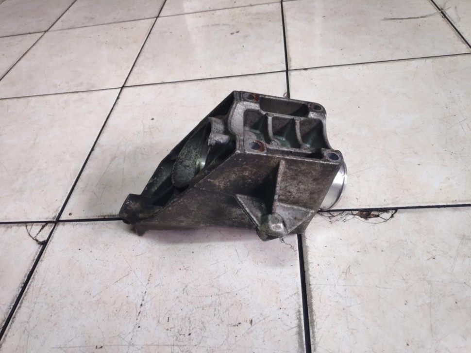 Лапа левая MERCEDES-BENZ Vito W639 (2003 - 2010) фото 1 — Разборка Мерседес