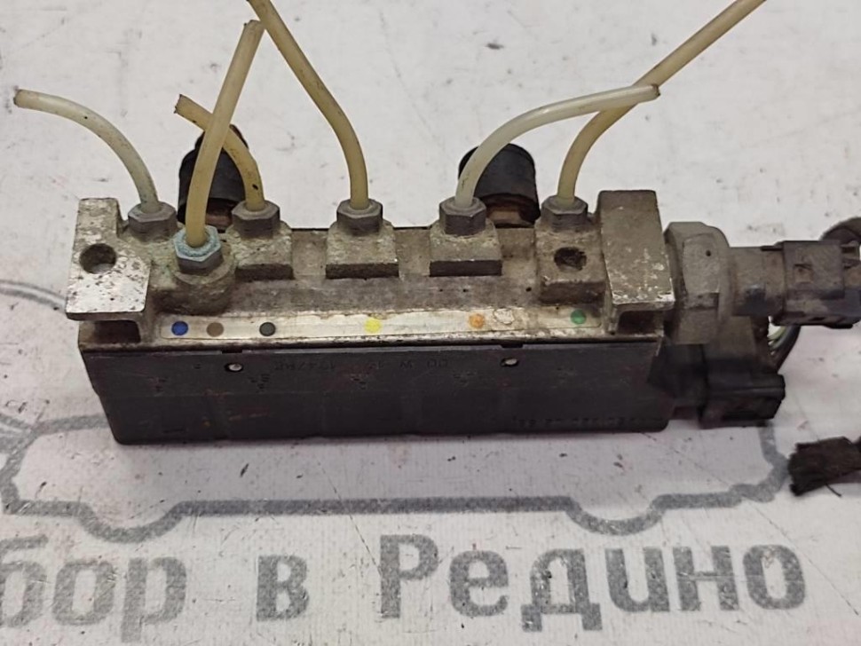 Блок клапанов пневмоподвески MERCEDES-BENZ S-класс W220 (1998 - 2005) фото 1 — Разборка Мерседес