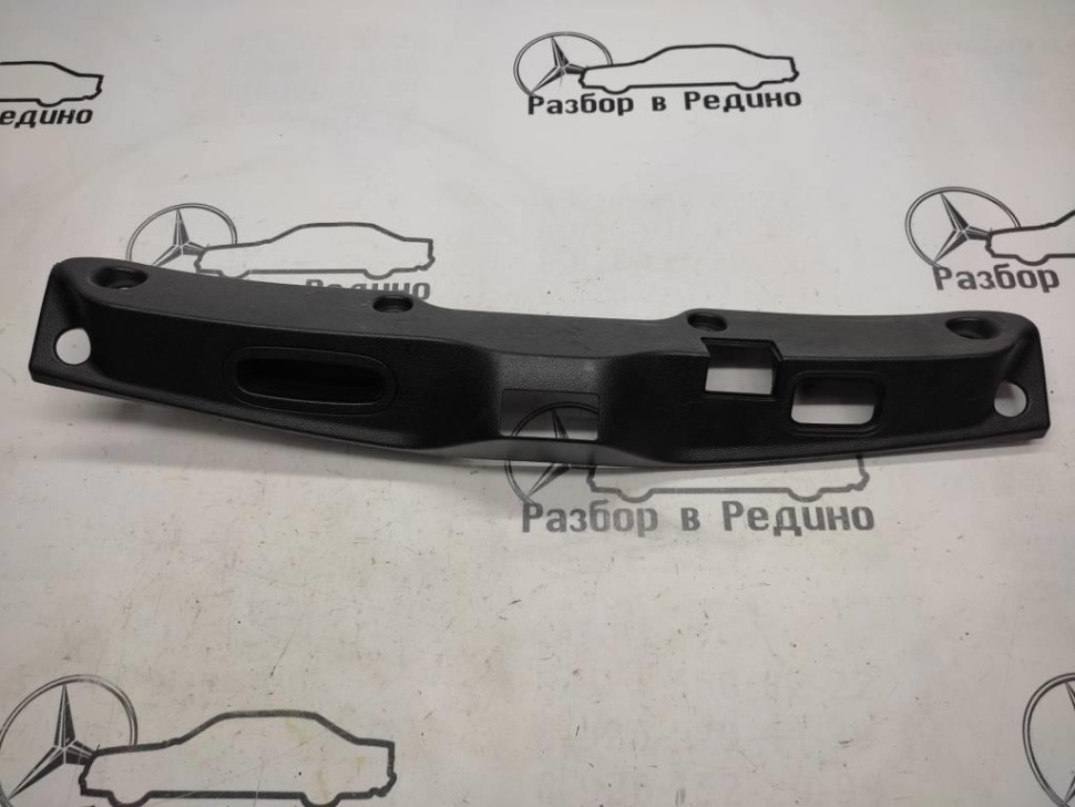 Накладка крышки багажника MERCEDES-BENZ C-класс W205/S205/C205/A205 (2014 - 2018) фото 1 — Разборка Мерседес