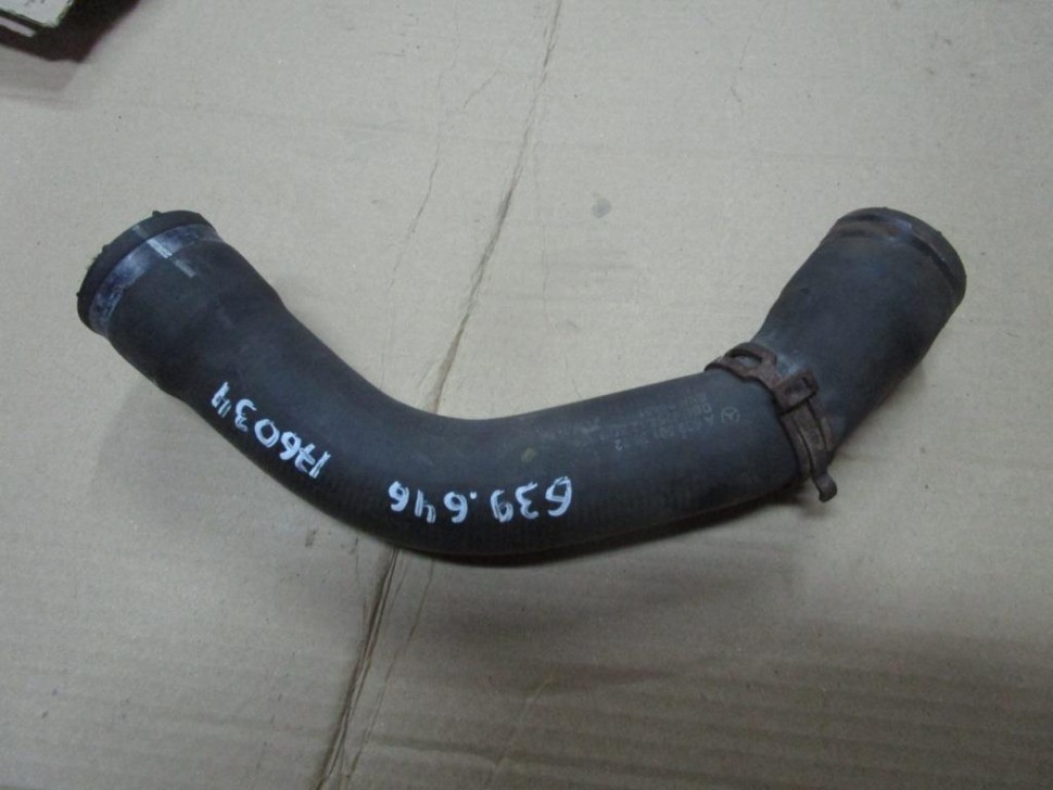 Патрубок ОЖ MERCEDES-BENZ V-класс W639 (2003 - 2014) фото 1 — Разборка Мерседес