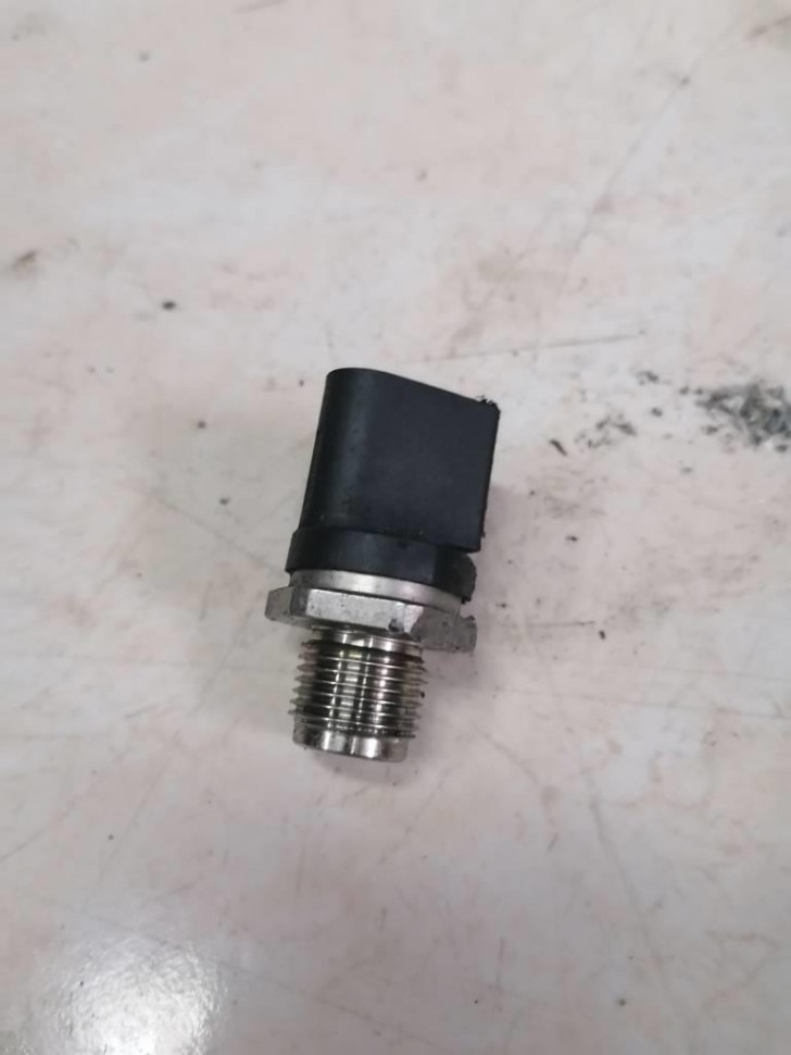 Датчик давления топлива MERCEDES-BENZ Sprinter W901-905 (1995 - 2006) фото 1 — Разборка Мерседес