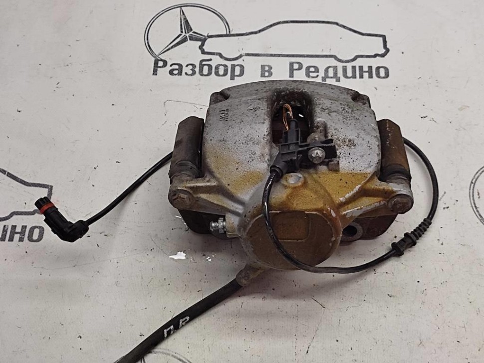 Суппорт передний правый MERCEDES-BENZ C-класс W204/S204/С204 рестайлинг (2011 - 2015) фото 1 — Разборка Мерседес
