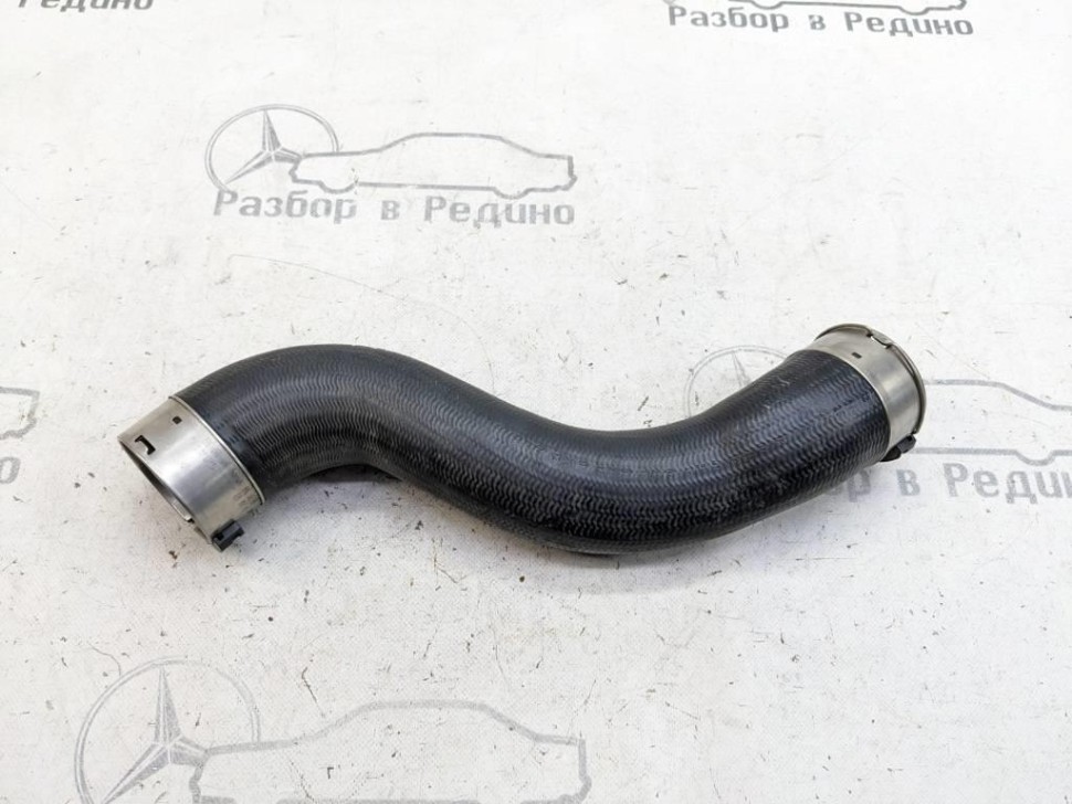 Патрубок интеркулера MERCEDES-BENZ E-класс W212/S212/C207/A207 (2009 - 2013) фото 1 — Разборка Мерседес