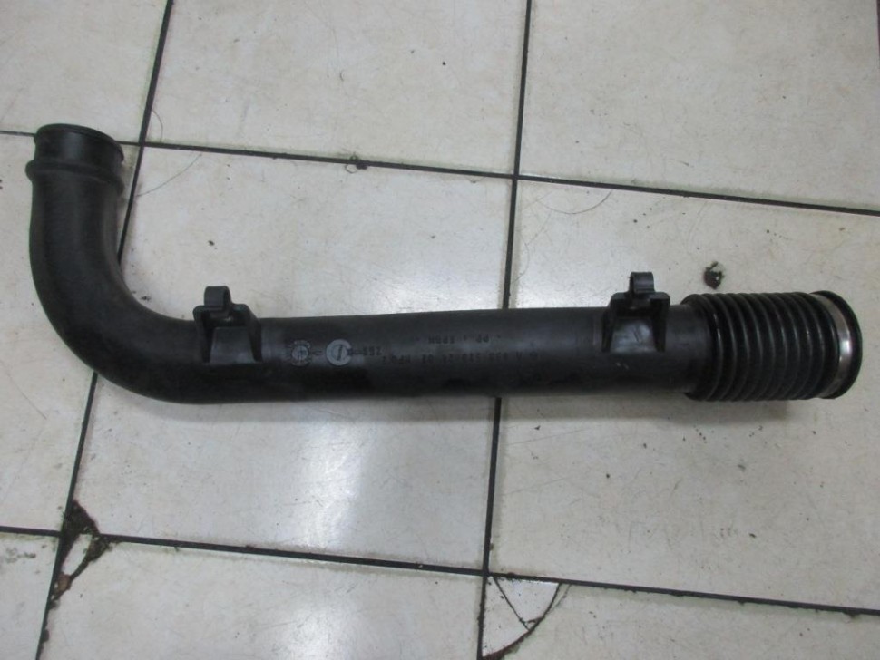 Патрубок воздушный MERCEDES-BENZ Vito W638 (1996 - 2003) фото 1 — Разборка Мерседес