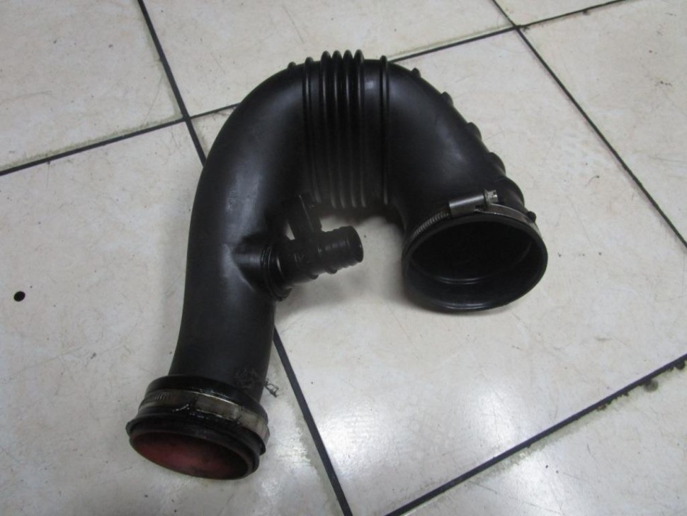 Патрубок воздушный MERCEDES-BENZ C-класс W203/S203/CL203 рестайлинг (2004 - 2008) фото 1 — Разборка Мерседес