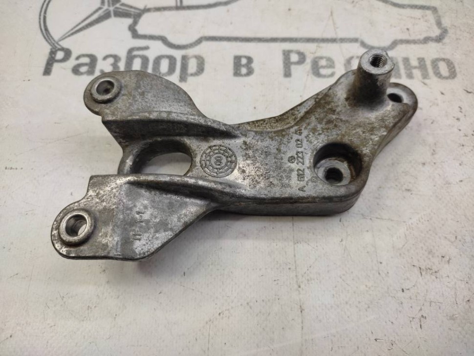 Кронштейн MERCEDES-BENZ Sprinter W901-905 (1995 - 2006) фото 1 — Разборка Мерседес