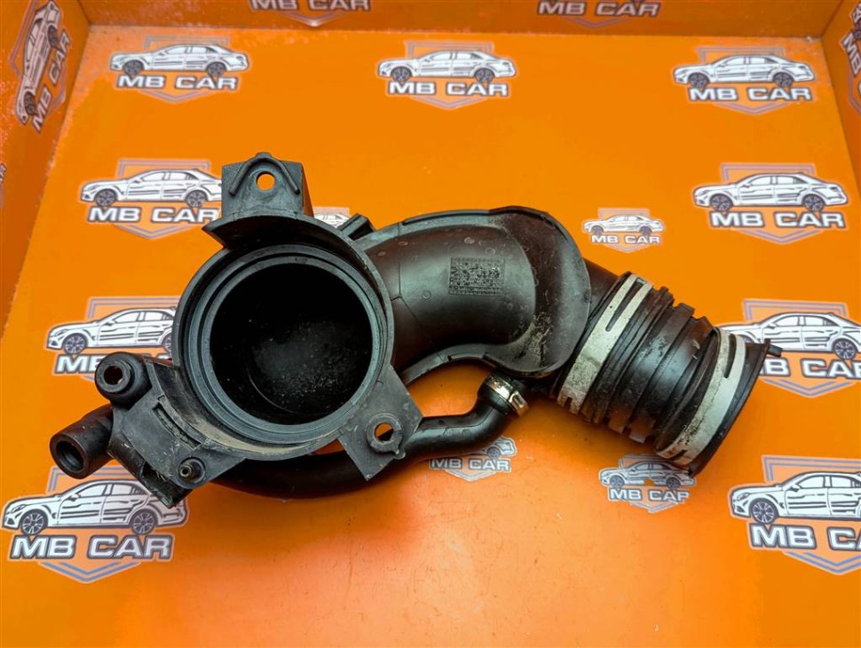 Патрубок впускного коллектора MERCEDES-BENZ Sprinter W906 (2006 - 2019) фото 1 — Разборка Мерседес