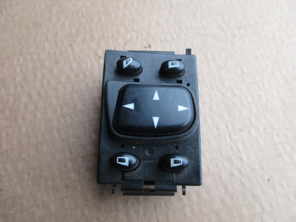 Кнопка регулировки зеркал MERCEDES-BENZ S-класс W220 рестайлинг (2002 - 2005) фото 1 — Разборка Мерседес
