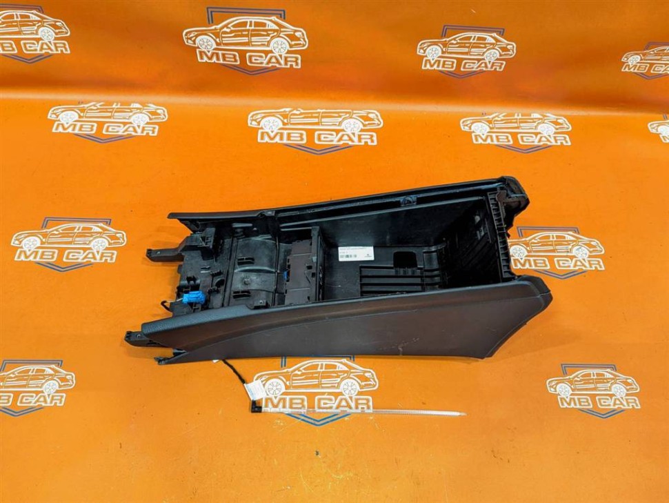 Подлокотник MERCEDES-BENZ C-класс AMG W205/S205/C205/A205 (2014 - 2018) фото 1 — Разборка Мерседес