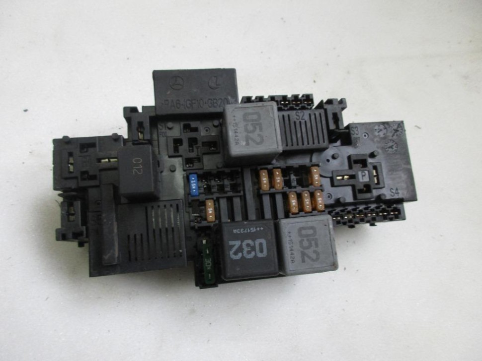 Блок предохранителей MERCEDES-BENZ C-класс W205/S205/C205/A205 (2014 - 2018) фото 1 — Разборка Мерседес