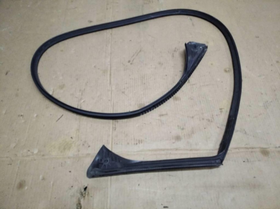 Уплотнитель крыши MERCEDES-BENZ CLA-класс C117/X117 (2013 - 2016) фото 1 — Разборка Мерседес