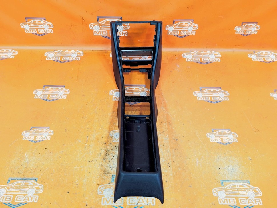 Подлокотник MERCEDES-BENZ E-класс W124/S124/C124/A124 (1984 - 1997) фото 1 — Разборка Мерседес