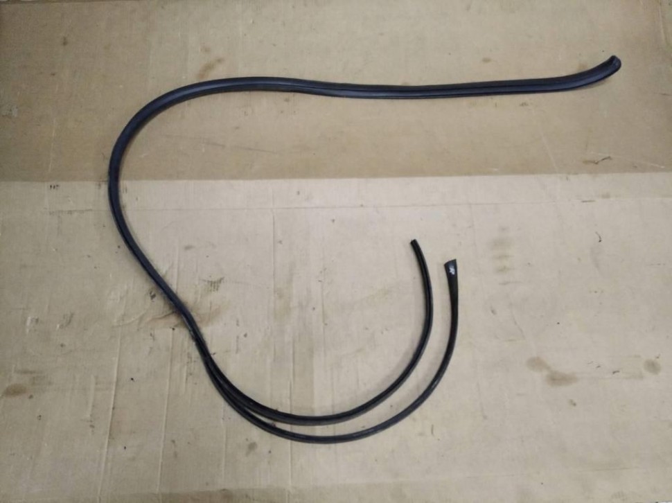 Уплотнитель крыши MERCEDES-BENZ S-класс W220 (1998 - 2005) фото 1 — Разборка Мерседес