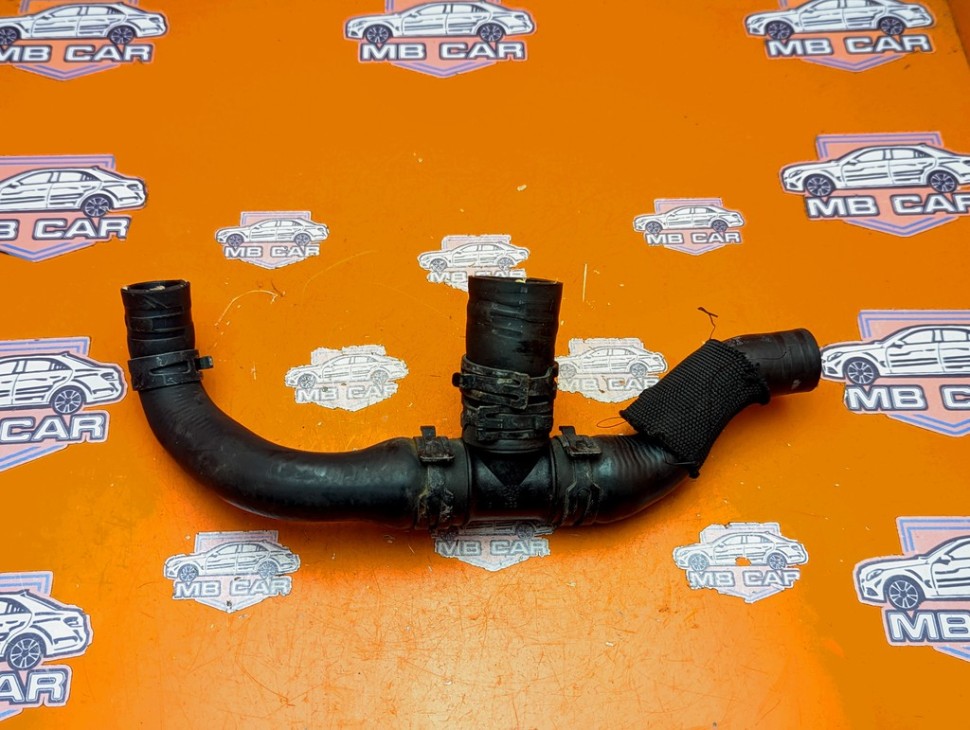 Патрубок ОЖ MERCEDES-BENZ C-класс W203/S203/CL203 (2000 - 2004) фото 1 — Разборка Мерседес