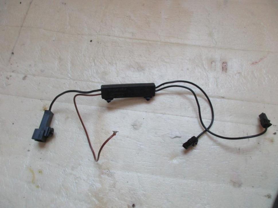 Антенна MERCEDES-BENZ C-класс W204/S204 (2006 - 2011) фото 1 — Разборка Мерседес