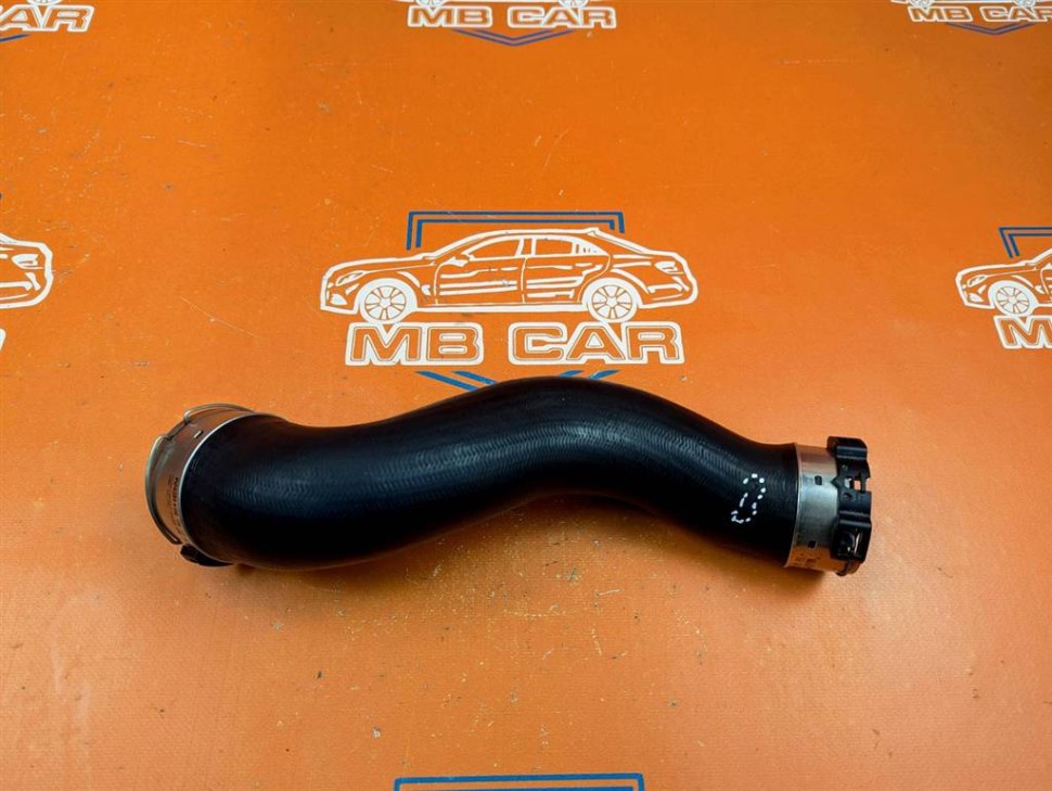 Патрубок интеркулера MERCEDES-BENZ E-класс W212/S212/C207/A207 (2009 - 2013) фото 1 — Разборка Мерседес
