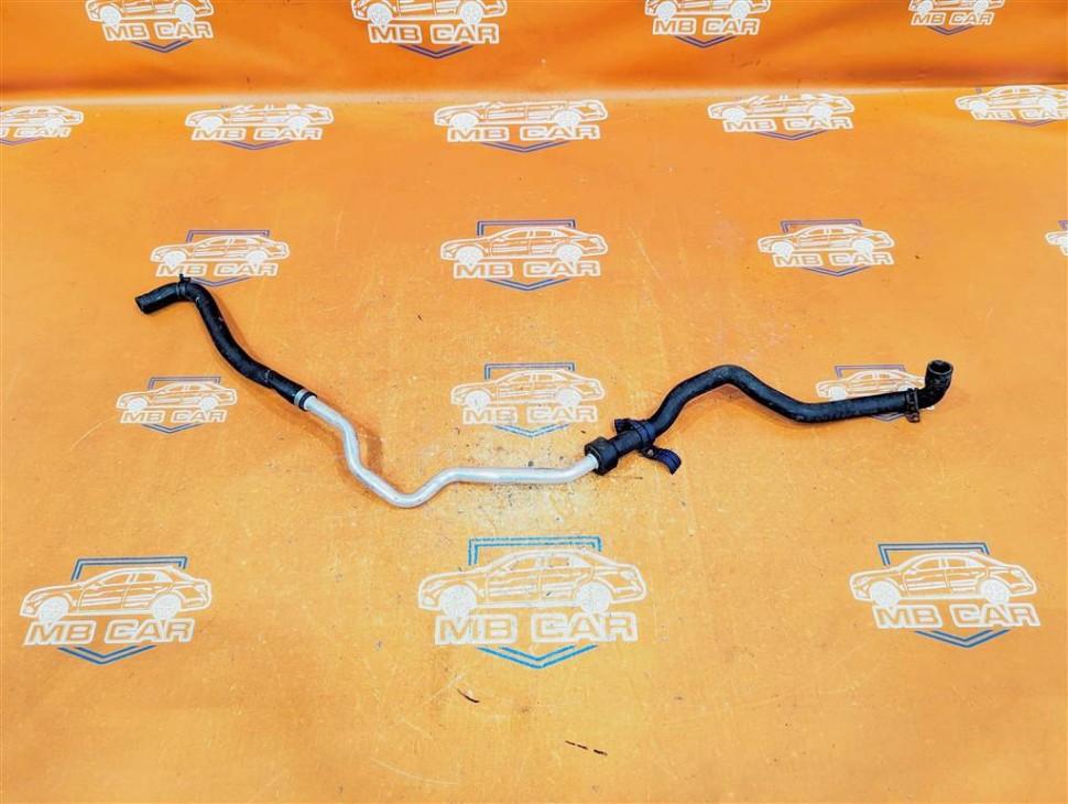 Патрубок ОЖ MERCEDES-BENZ GLE-класс Coupe C292 (2015 - 2019) фото 1 &mdash; Разборка Мерседес