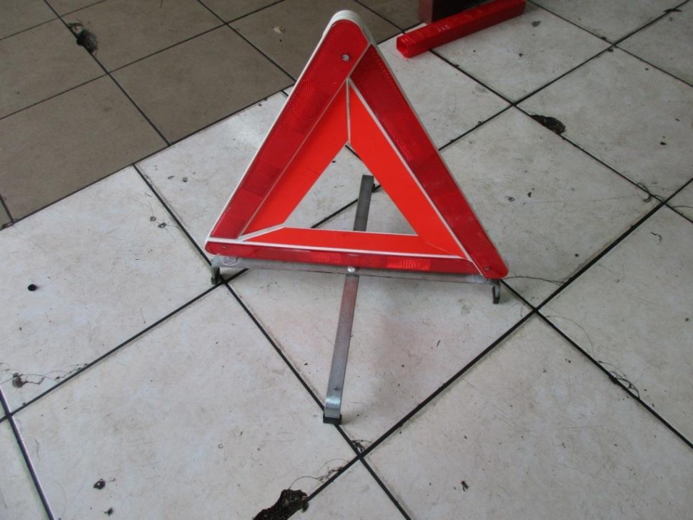 Знак аварийной остановки MERCEDES-BENZ Sprinter W906 (2006 - 2019) фото 1 — Разборка Мерседес