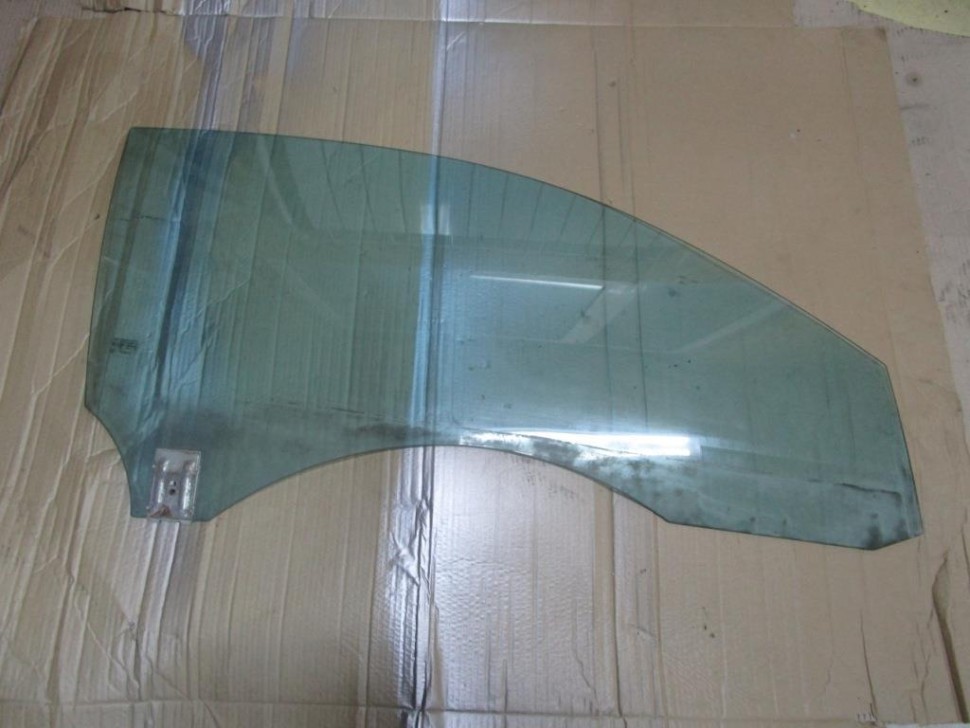 Стекло переднее правое MERCEDES-BENZ CLK-класс C209/W209 (2002 - 2005) фото 1 — Разборка Мерседес