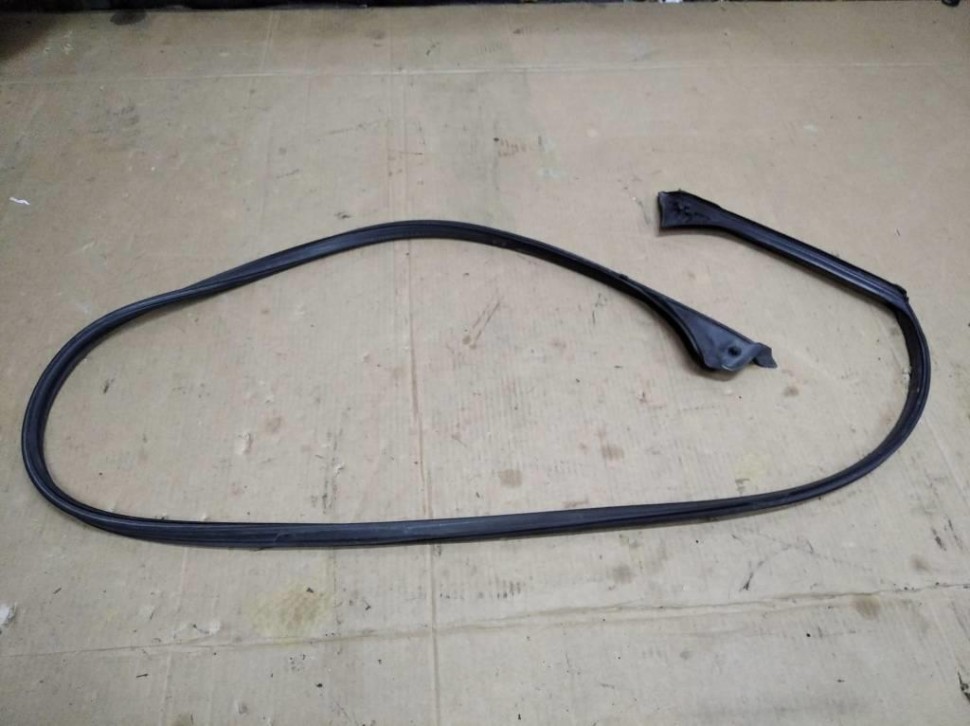 Уплотнитель крыши MERCEDES-BENZ CLA-класс C117/X117 (2013 - 2016) фото 1 — Разборка Мерседес