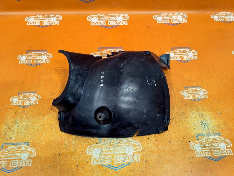 Подкрылок передний правый, передняя часть MERCEDES-BENZ C-класс W203/S203/CL203 (2000 - 2004) фото 1 — Разборка Мерседес