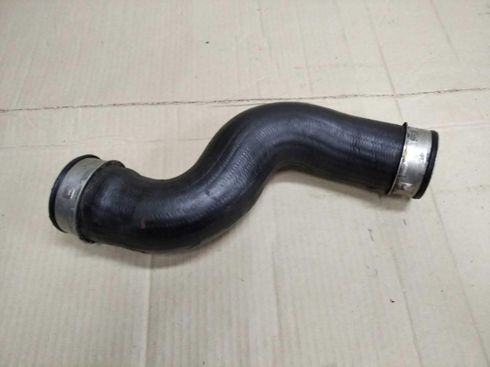 Патрубок интеркулера MERCEDES-BENZ E-класс W211/S211 (2002 - 2006) фото 1 — Разборка Мерседес