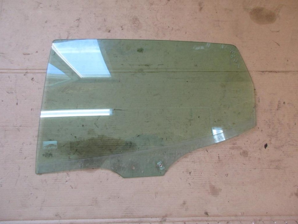Стекло заднее левое MERCEDES-BENZ A-класс W168 рестайлинг (2001 - 2004) фото 1 — Разборка Мерседес