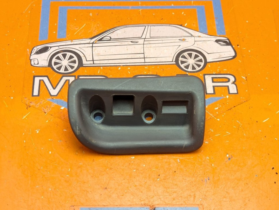 Кронштейн MERCEDES-BENZ V-класс W638/W639 (1996 - 2003) V 220 2.1 D AT (122 л.с.) фото 1 &mdash; Разборка Мерседес