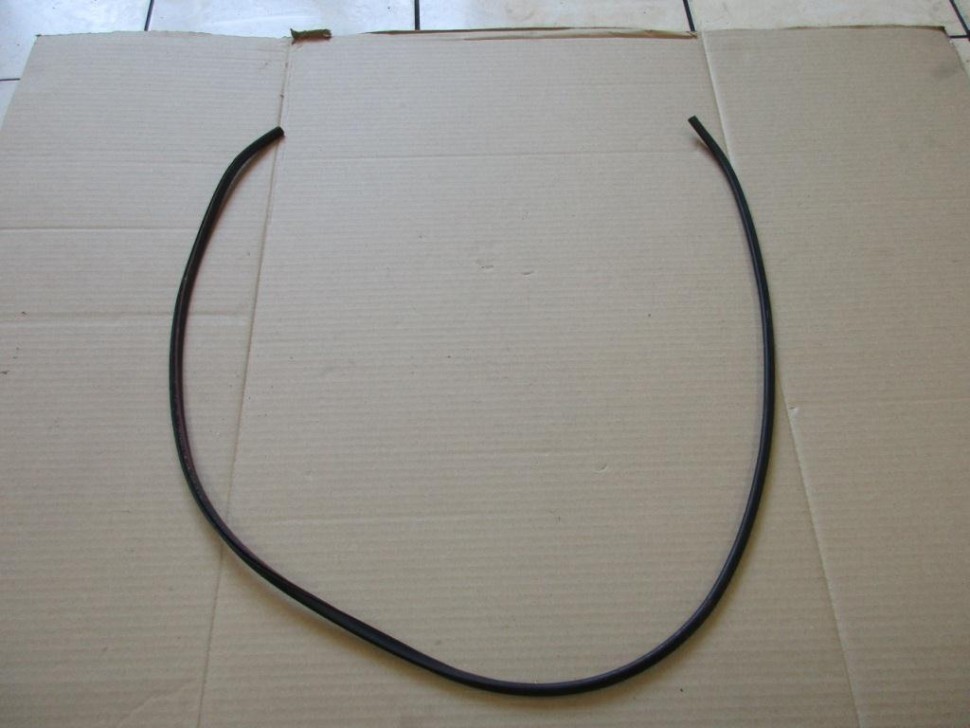 Уплотнитель стекла двери MERCEDES-BENZ E-класс W211/S211 (2002 - 2006) фото 1 — Разборка Мерседес