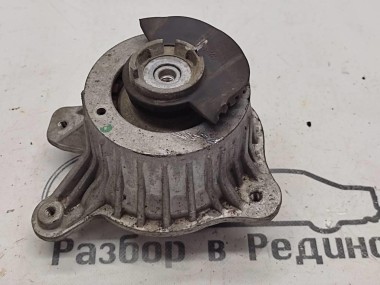 Опора двигателя MERCEDES-BENZ C-класс W205/S205/C205/A205 (2014 - 2018) — Разборка Мерседес