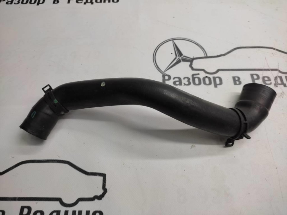 Патрубок радиатора MERCEDES-BENZ A-класс W176 (2012 - 2015) фото 1 — Разборка Мерседес