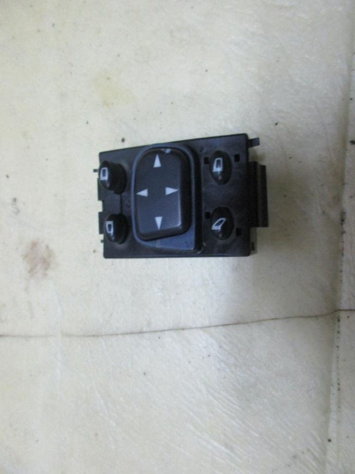 Кнопка регулировки зеркал MERCEDES-BENZ S-класс W220 (1998 - 2005) фото 1 — Разборка Мерседес