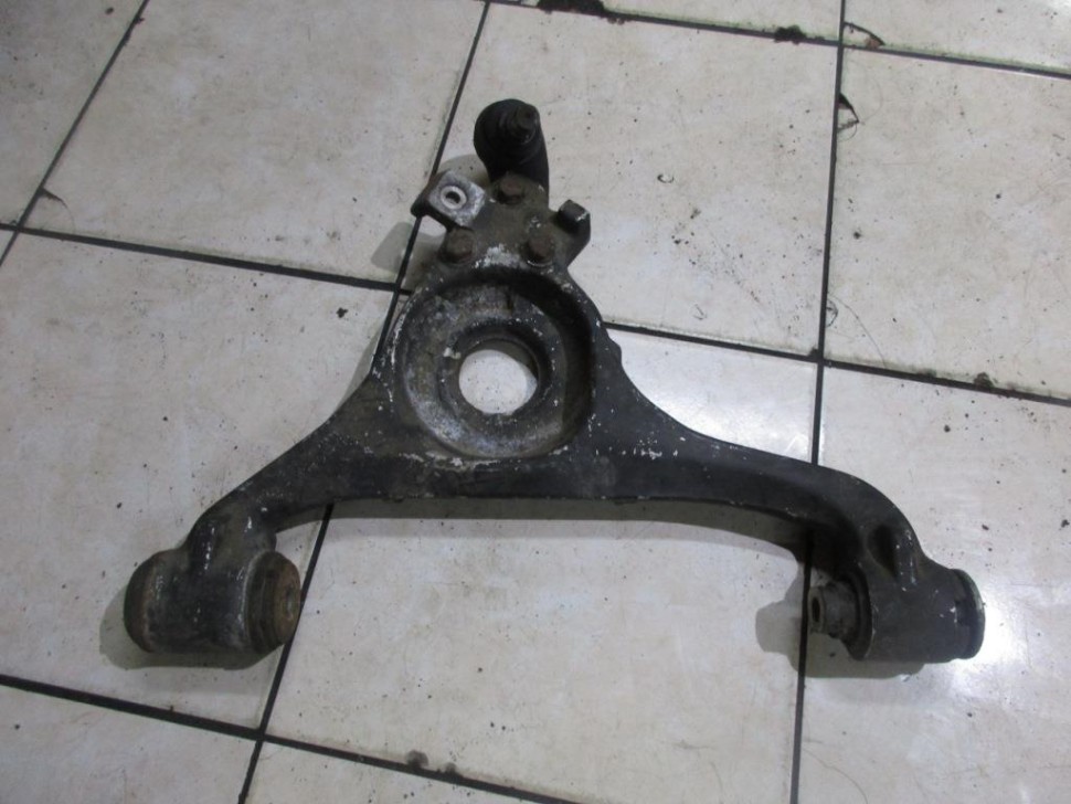 Рычаг передний нижний правый MERCEDES-BENZ W124 W124/S124/C124/A124 (1984 - 1993) фото 1 — Разборка Мерседес