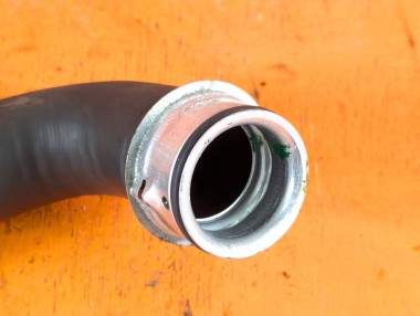 Патрубок радиатора MERCEDES-BENZ C-класс W204/S204/С204 рестайлинг (2011 - 2015) &mdash; Разборка Мерседес