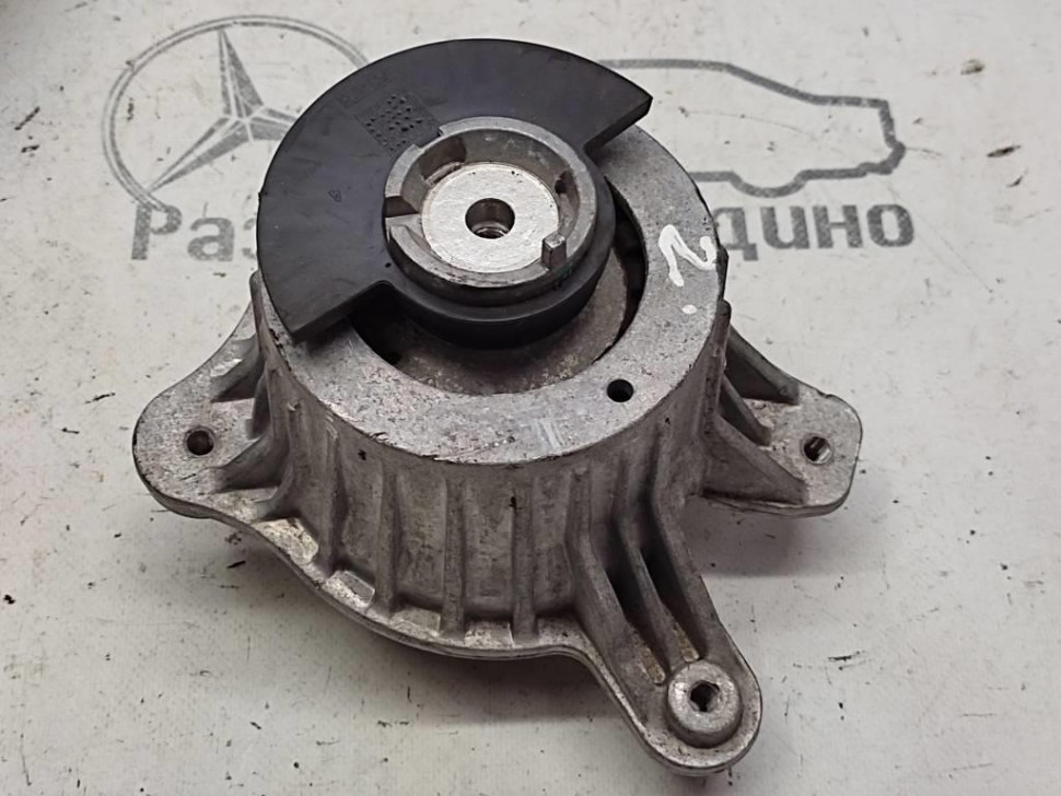 Опора двигателя MERCEDES-BENZ C-класс W205/S205/C205/A205 рестайлинг (2018 - 2023) фото 1 — Разборка Мерседес