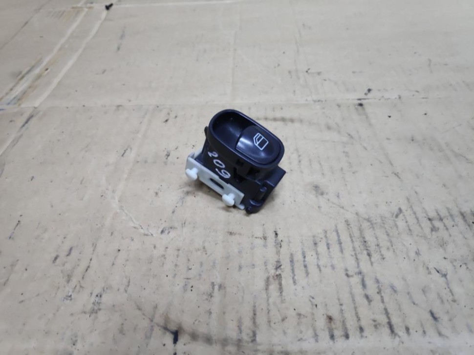 Кнопка стеклоподъемников MERCEDES-BENZ CLK-класс C209/W209 (2002 - 2005) фото 1 — Разборка Мерседес