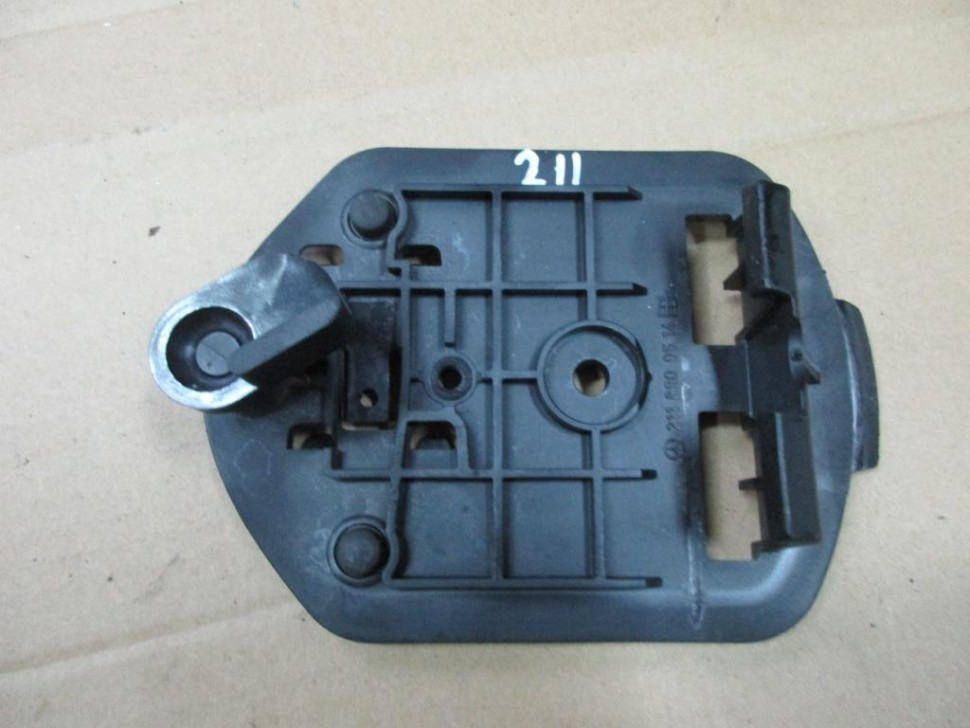 Кронштеин аварийного знака MERCEDES-BENZ E-класс W211/S211 (2002 - 2006) фото 1 — Разборка Мерседес