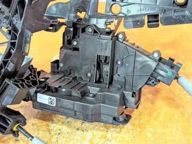 Замок двери задней правой MERCEDES-BENZ GLE-класс Coupe C292 (2015 - 2019) — Разборка Мерседес