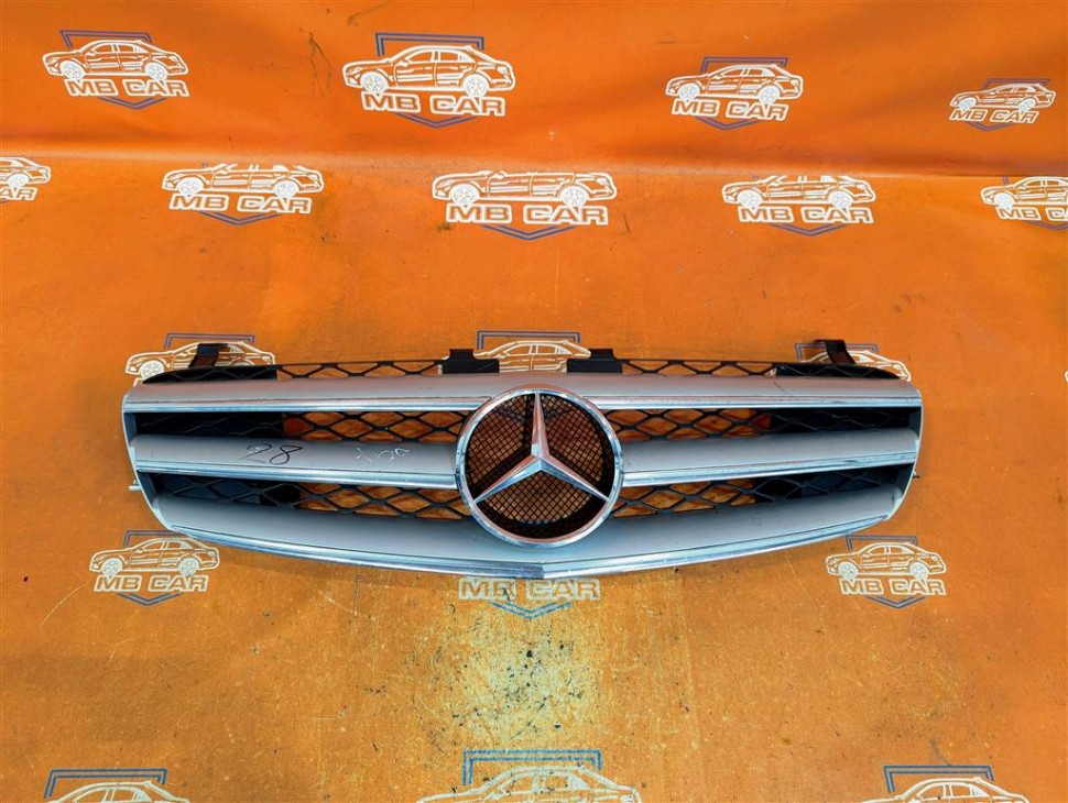 Решетка радиатора MERCEDES-BENZ R-класс W251 рестайлинг (2007 - 2010) фото 1 — Разборка Мерседес