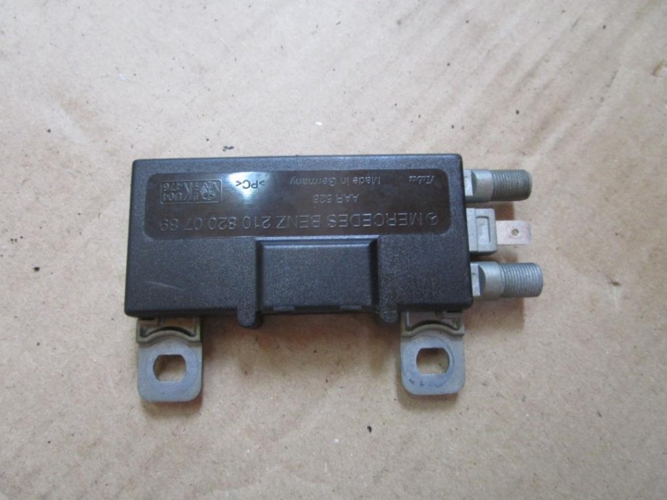 Усилитель антенны MERCEDES-BENZ E-класс W210/S210 (1995 - 1999) фото 1 — Разборка Мерседес