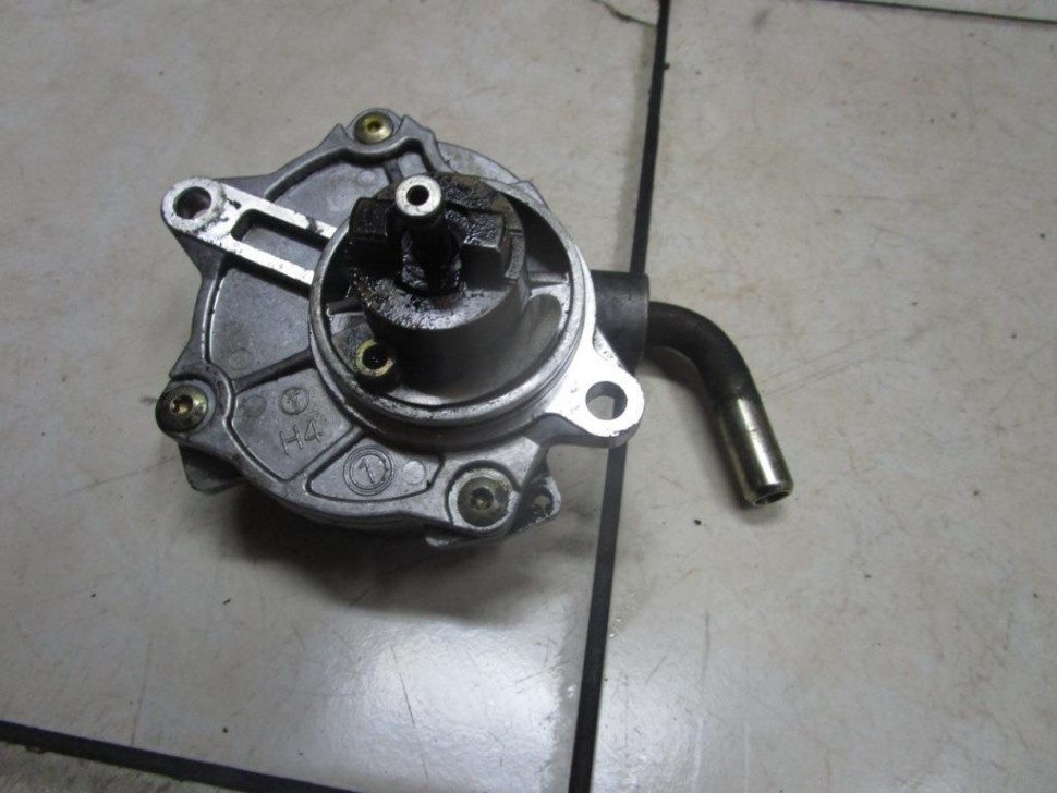 Насос вакуумный MERCEDES-BENZ Vito W638 (1996 - 2003) фото 1 — Разборка Мерседес