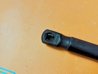 Амортизатор крышки багажника MERCEDES-BENZ GLC-класс X253 рестайлинг (2019 - 2025) &mdash; Разборка Мерседес