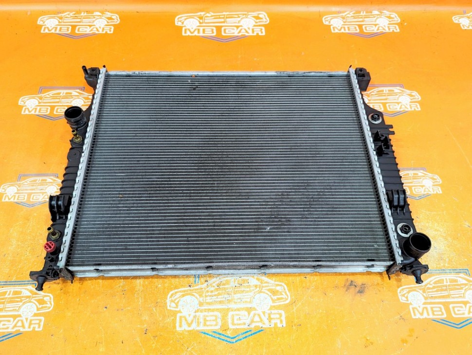 Радиатор MERCEDES-BENZ R-класс W251 рестайлинг 2 (2010 - 2017) фото 1 — Разборка Мерседес