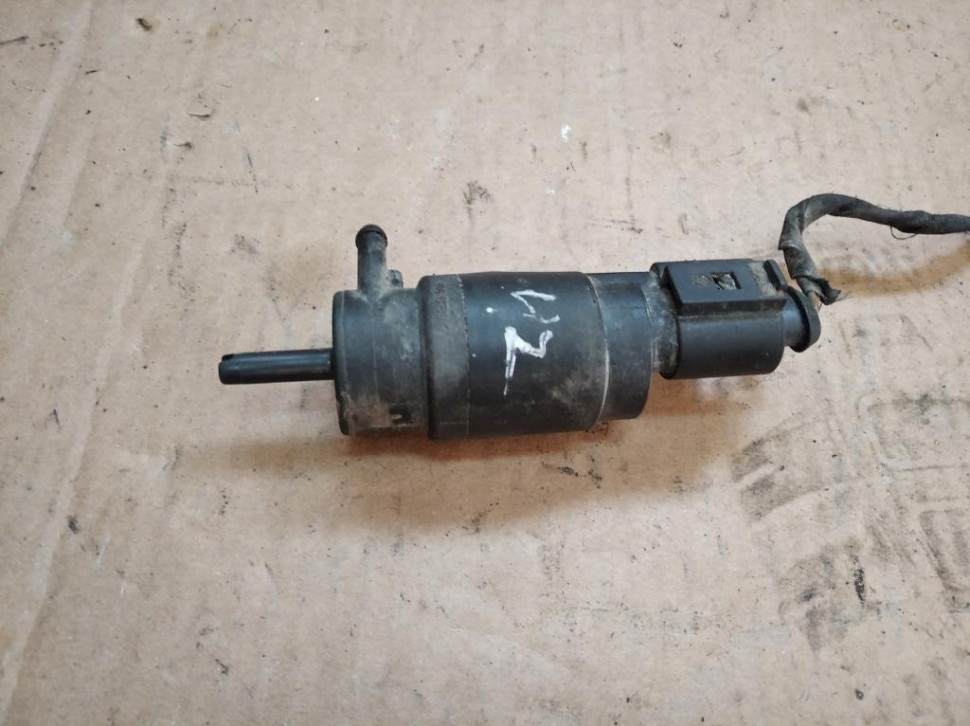 Насос омывателей MERCEDES-BENZ C-класс W203/S203/CL203 (2000 - 2004) фото 1 — Разборка Мерседес